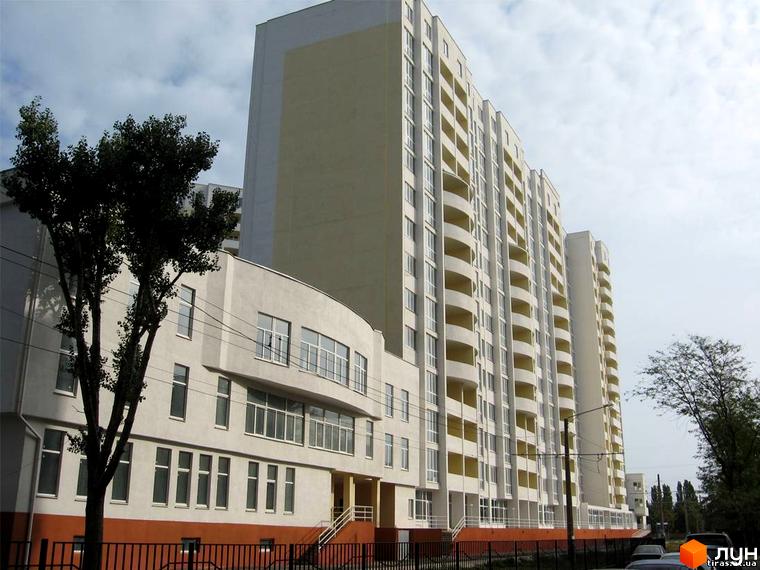 Житловий комплекс Тирас з сучасними балконами та просторими вікнами, оточений зеленими насадженнями.