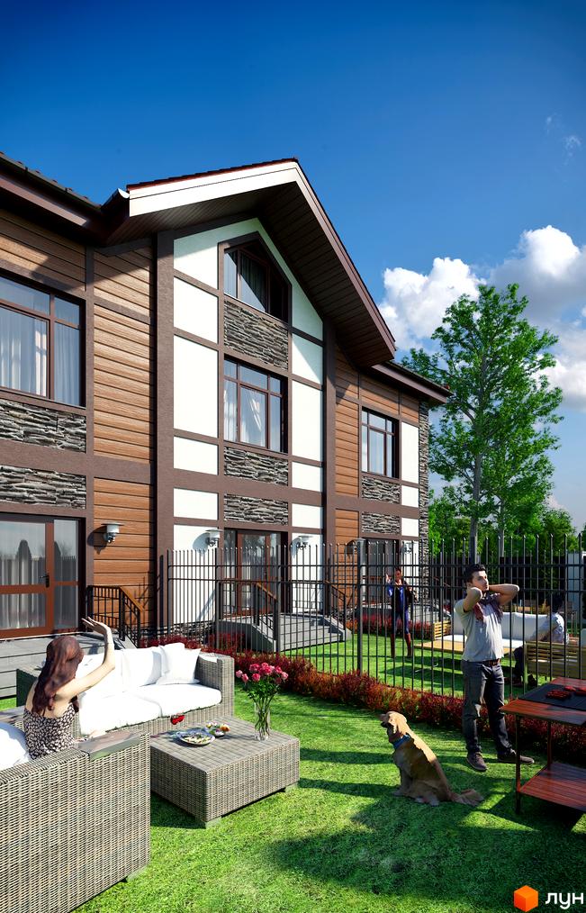 Таунхауси Київ Шале з коричневим та білим фасадом, кам'яними вставками, на тлі блакитного неба з хмарами. На прибудинковій території зелений газон, зона відпочинку з диваном та кріслами, барбекю та собака.