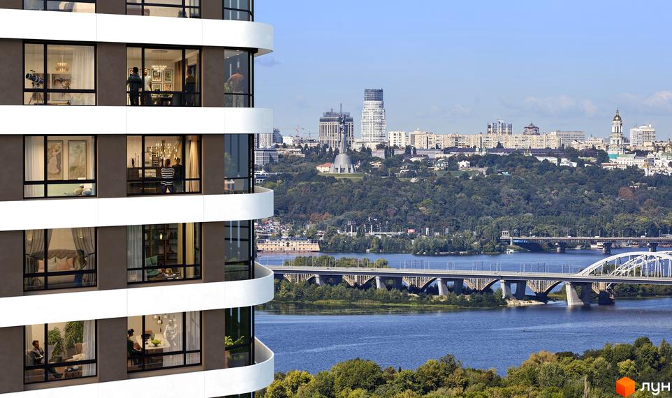Новобудова ЖК Great з панорамними вікнами та балконами на тлі Дніпра та міського пейзажу з мостами. Вид на житловий комплекс та річку.