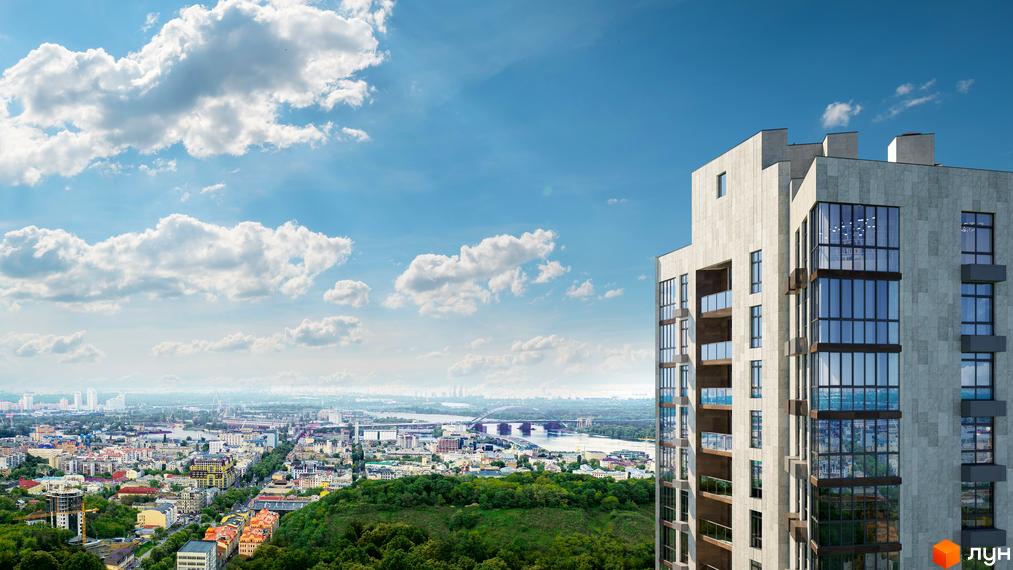 Висотна будівля Клубний будинок Concordia з панорамними вікнами на фоні міста та блакитного неба з хмарами. Архітектура будинку поєднує в собі прямі лінії та великі скляні поверхні.