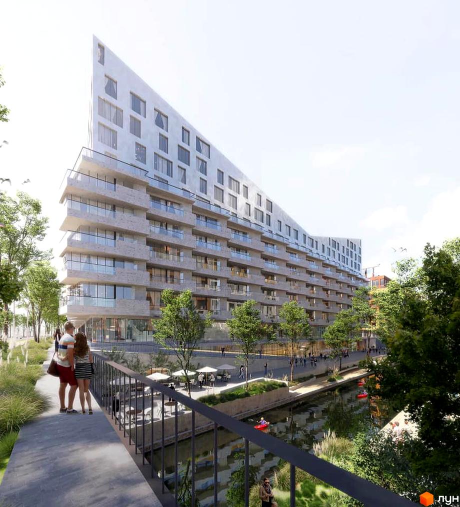 Багатоповерховий будинок Житловий район Rybalsky з балконами та великими вікнами. Поруч канал з човнами та зелена набережна.