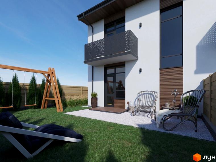 Таунхаус Blestown з білим фасадом, балконом та дерев'яними елементами. На прибудинковій території зелений газон, гойдалка та зона відпочинку з плетеними кріслами.