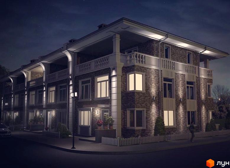 Таунхауси Family City у вечірній час, з цегляним фасадом, балконами та підсвіткою. Біля будинку розташований паркан та дерева.