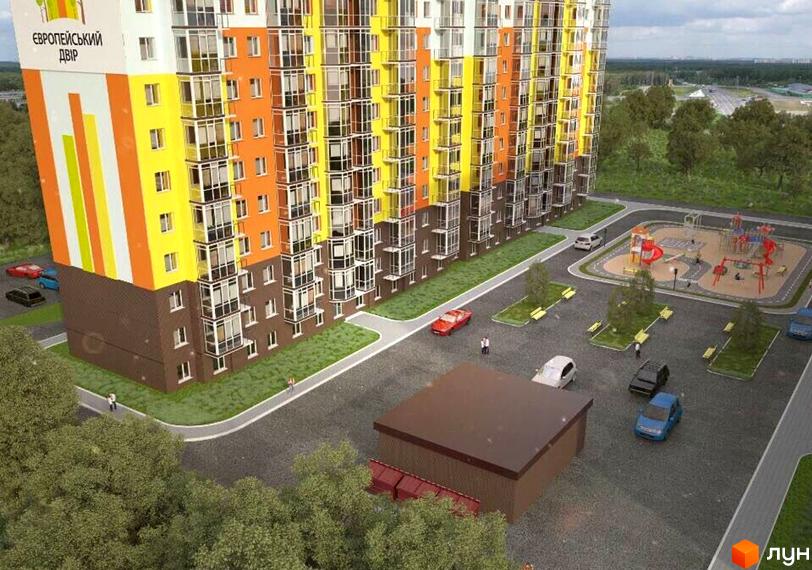 Висотна будівля ЖК Європейський Двір з яскравим фасадом. На прибудинковій території розташовані паркувальні місця, дитячий майданчик та зелені насадження.