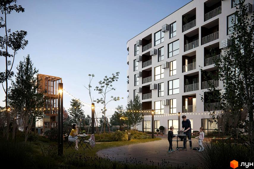 Житловий комплекс Safe Town з фасадом білої штукатурки та балконами з металевими огорожами. На прибудинковій території розташовані зелені насадження, зона відпочинку з лавками та дитячий майданчик.