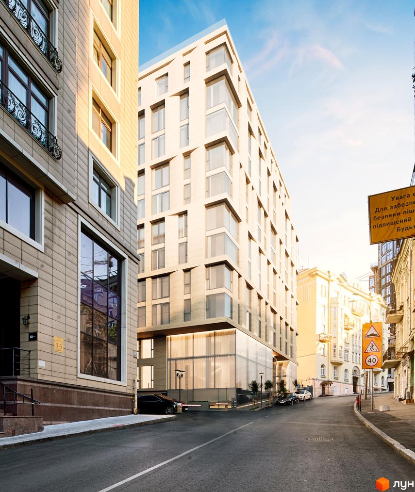 Житловий комплекс Krauss Gallery з фасадом світлого кольору та панорамними вікнами. Будівля розташована на вулиці з припаркованими автомобілями та дорожніми знаками.