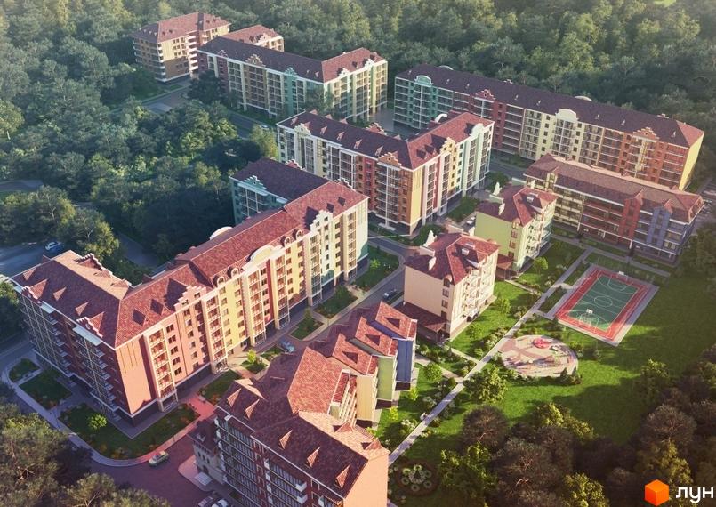 Панорамний вид на Житловий комплекс Казка з різнокольоровими будинками та червоними дахами. На території є дитячий майданчик та спортивний корт, навколо зелені дерева.