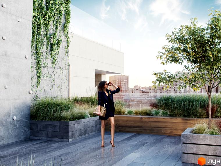 Житловий комплекс Krauss Gallery: Тераса з бетонними стінами, вертикальним озелененням, дерев'яним настилом, зеленими насадженнями та видом на місто.