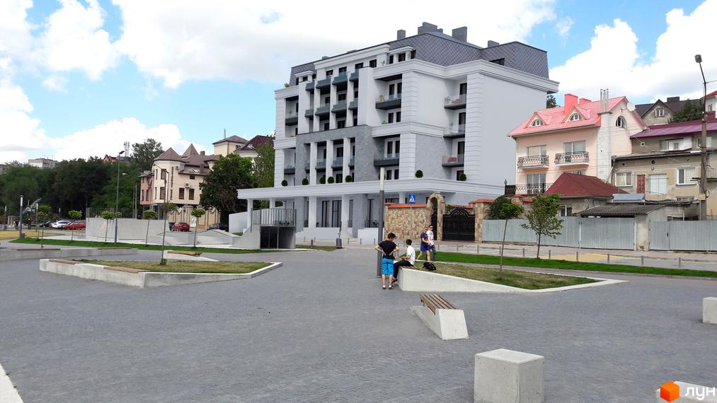 Житловий комплекс Портофіно має багатоповерховий фасад світлих відтінків з балконами. Перед ним розташована вимощена площа з зеленими зонами та лавками.