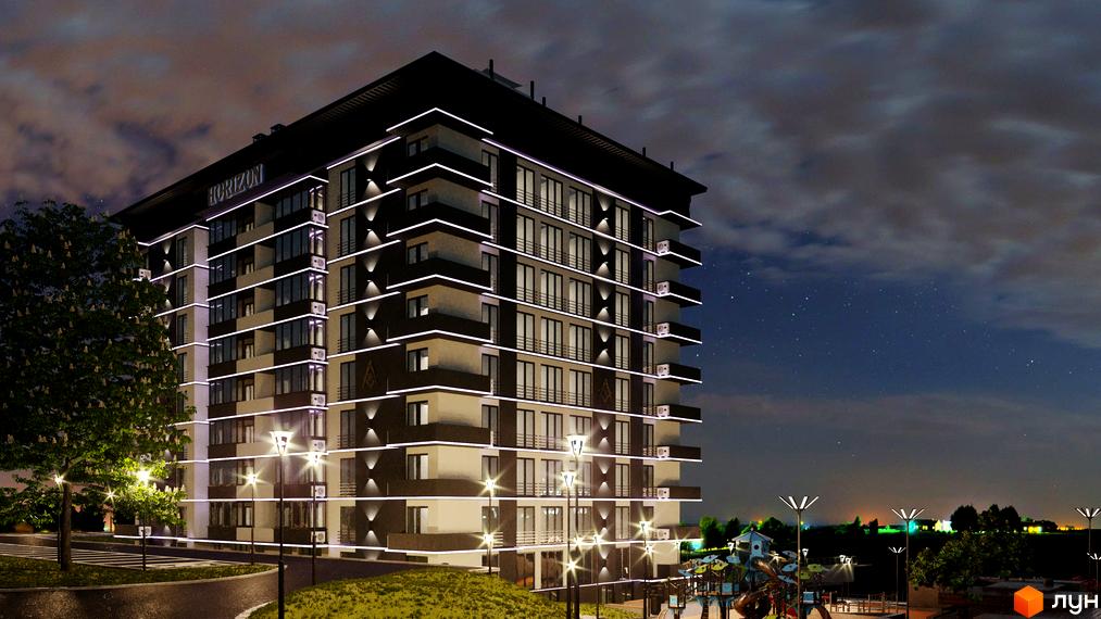 Зображення фасаду Новобудови Horizon з підсвіткою та прибудинкової території з дитячим майданчиком вночі.
