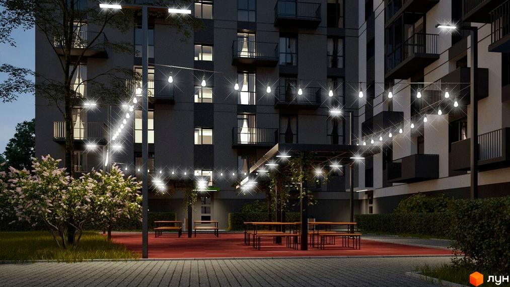 Житловий комплекс Проект Панорама: фасади будівель з балконами та освітленням, прибудинкова територія з лавками та столиками.