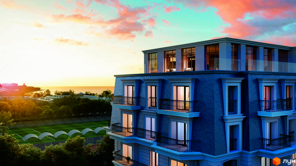 Новобудова Французький бульвар, 29б: багатоповерховий будинок з мансардним дахом і балконами. На фоні видно море, захід сонця та зелений стадіон.