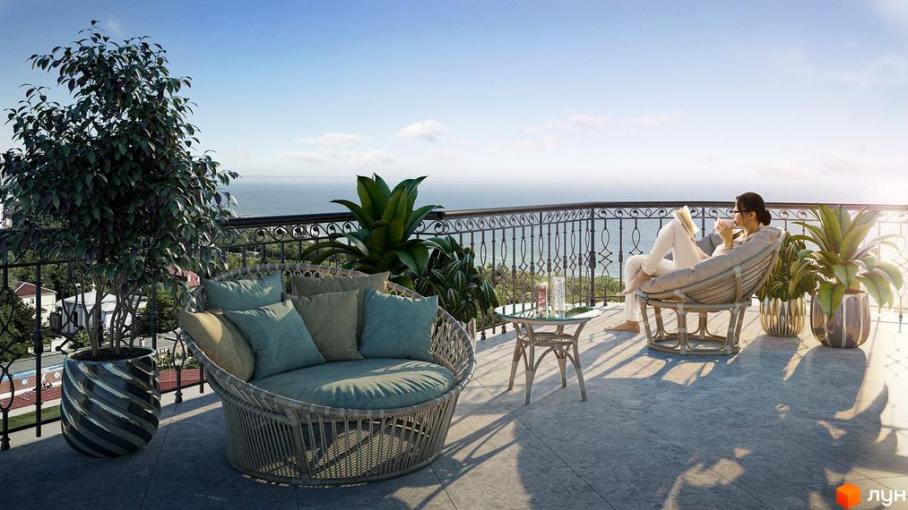 Просторий балкон житлового комплексу Французький бульвар, 29б з кованими перилами, видом на море та облаштованою зоною відпочинку.