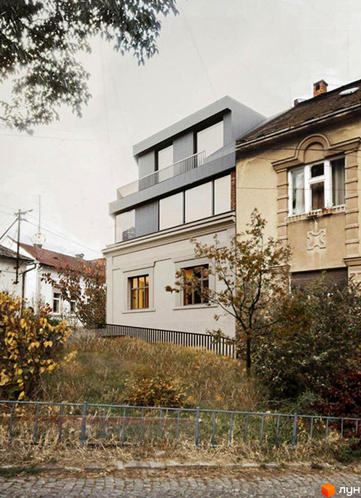 Новобудова LOFT з світлим фасадом та сірим верхнім поверхом з великими вікнами. Прибудинкова територія має суху траву та дерева.