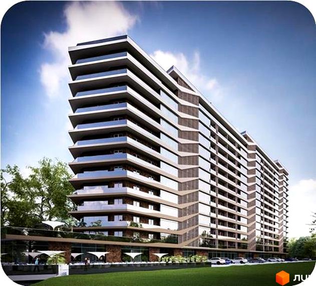 Житловий комплекс Green Wood з панорамними вікнами та просторими балконами. На території комплексу зелені насадження та парковка.