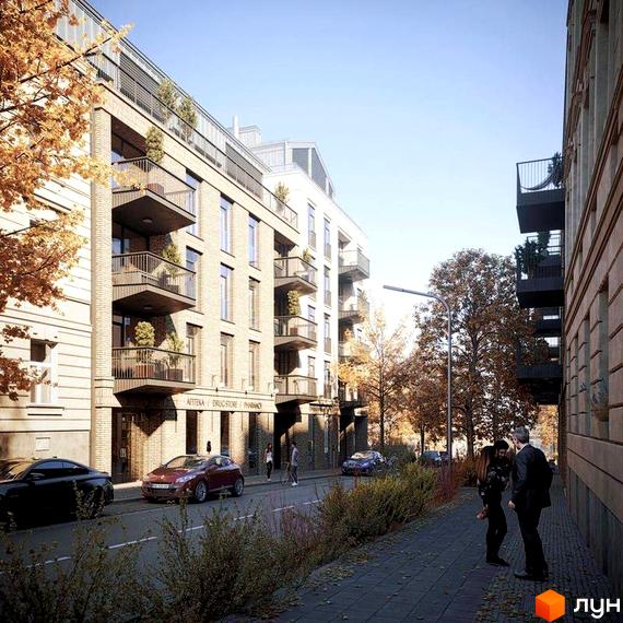 Житловий комплекс Княжий Холл з цегляним фасадом, балконами та комерційними приміщеннями на першому поверсі. Вулиця з автомобілями та осінніми деревами.