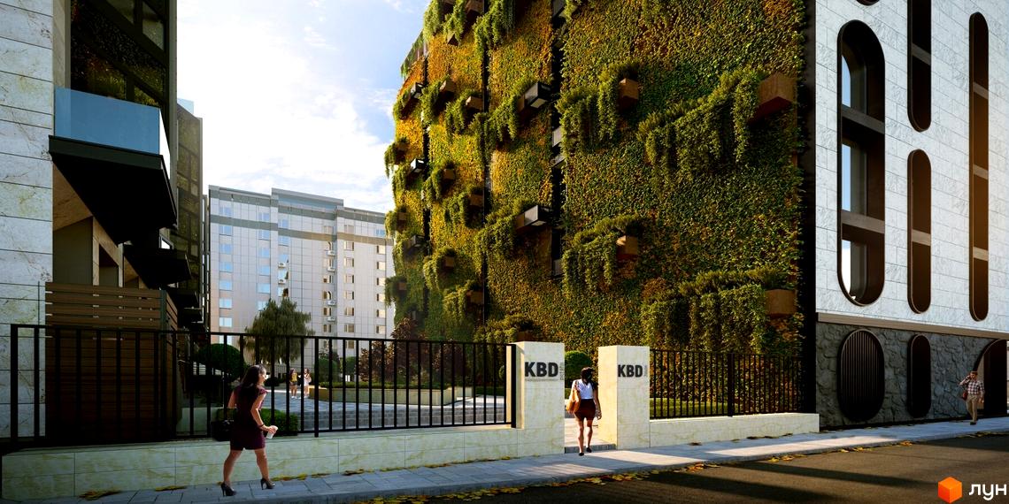 Житловий комплекс KBD на вулиці Болсуновська, 16. Будинок з вертикальним озелененням та елегантними вікнами, прибудинкова територія з парканом та стежкою.