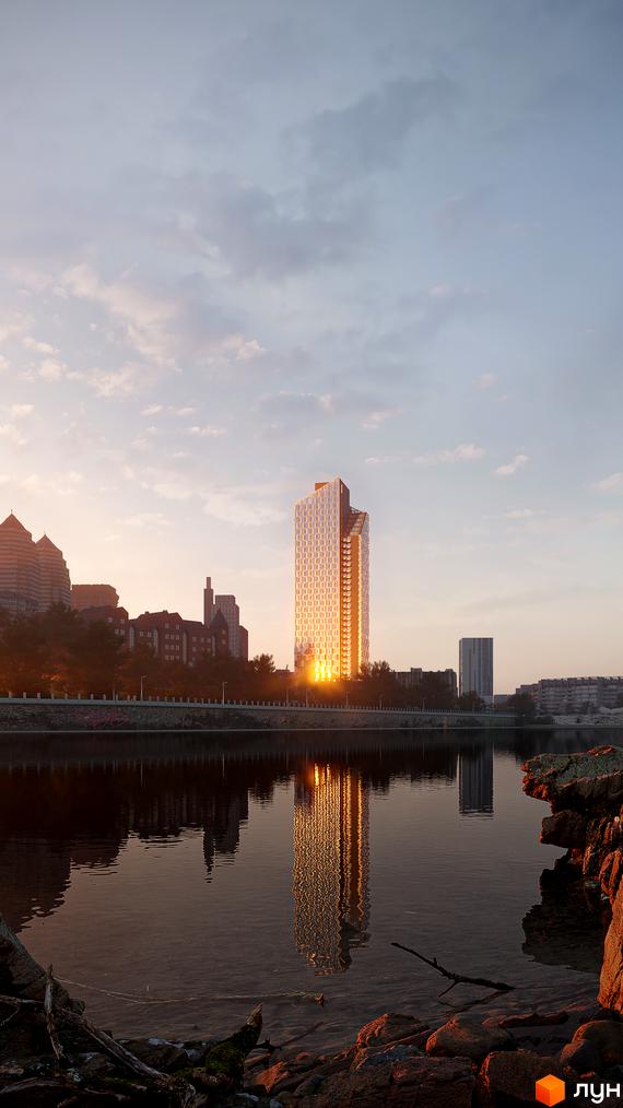 БФК MAYAK - висотна новобудова з панорамним склінням, що відбиває сонячне світло, розташована на березі річки з відображенням у воді.