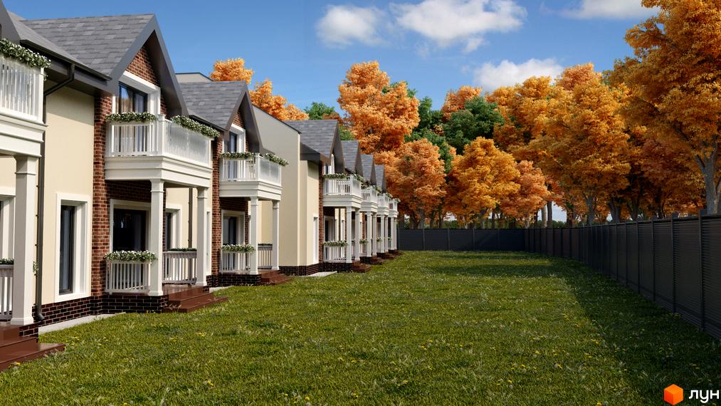 Зображення будинків у Котеджному містечку Forest Town. На передньому плані зелений газон, за будинками осінні дерева та паркан.