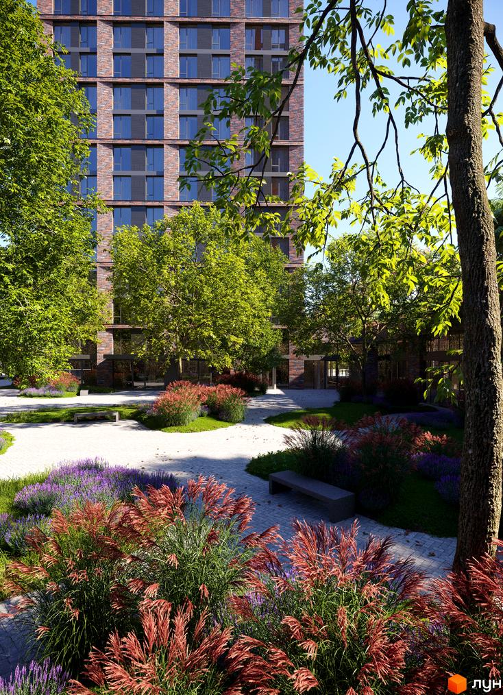 Це зображення житлового комплексу MARSHALL з цегляним фасадом та доглянутою прибудинковою територією з рослинами та лавами.