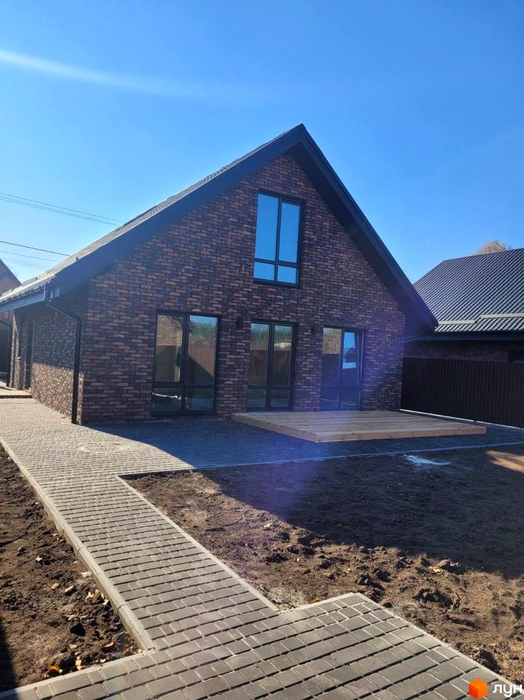 Зображення будинку в Котеджному містечку Одноповерховий Київ - Шевченкове. Вигляд фасаду будинку та прибудинкової території.