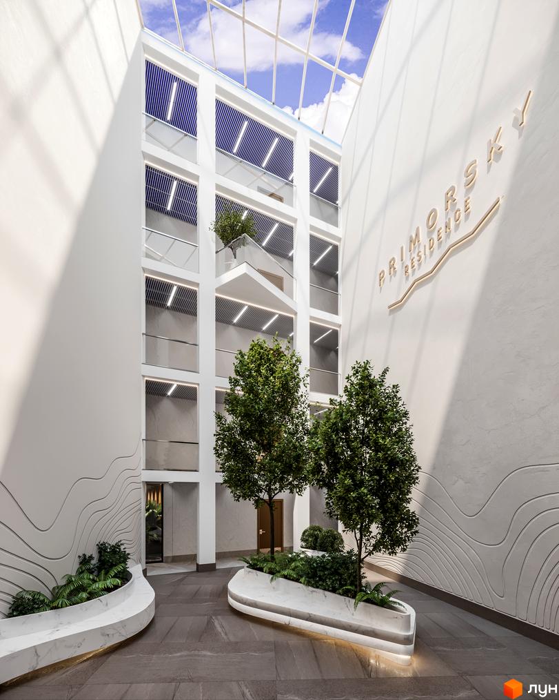 Інтер'єр апарт-комплексу Primorsky Residence з високими стелями та скляним дахом. Внутрішній дворик з деревами та декоративними рослинами.