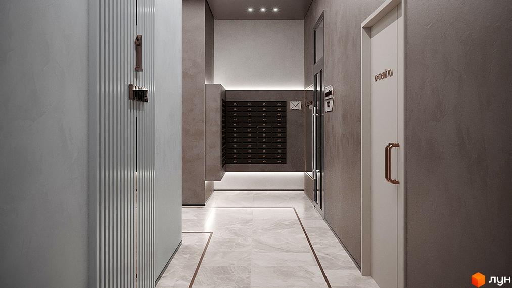 Коридор житлового комплексу з поштовими скриньками та дверима. На стінах сіра штукатурка, на підлозі світла плитка з коричневою облямівкою.