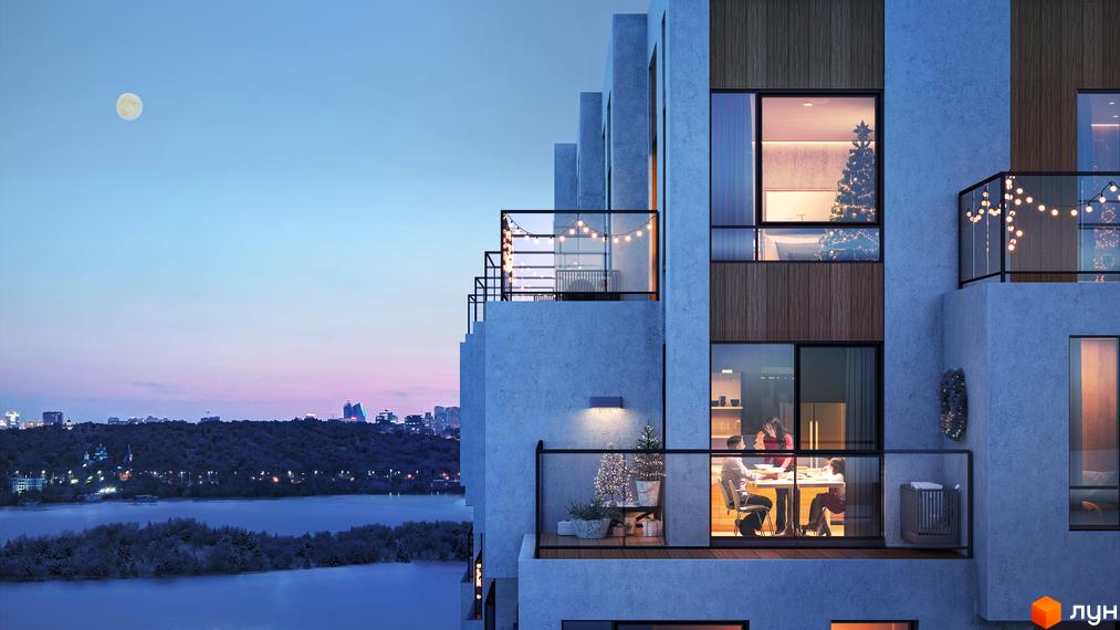 Зовнішній вигляд житлового комплексу Kub29 з балконами, прикрашеними гірляндами, на тлі вечірнього неба з місяцем. На одному з балконів видно різдвяну ялинку.