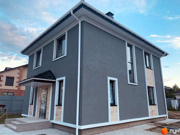 Зображення будинку в Котеджному містечку Vita House. Двоповерховий будинок з сірими стінами та білими віконними рамами.