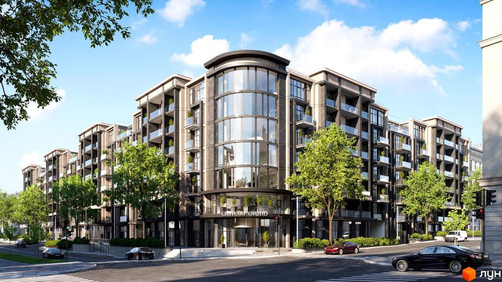 Зображення фасаду будівлі житлового комплексу Chateau Grand з панорамними вікнами та балконами. Навколо будівлі розташовані дерева та дорога з автомобілями.