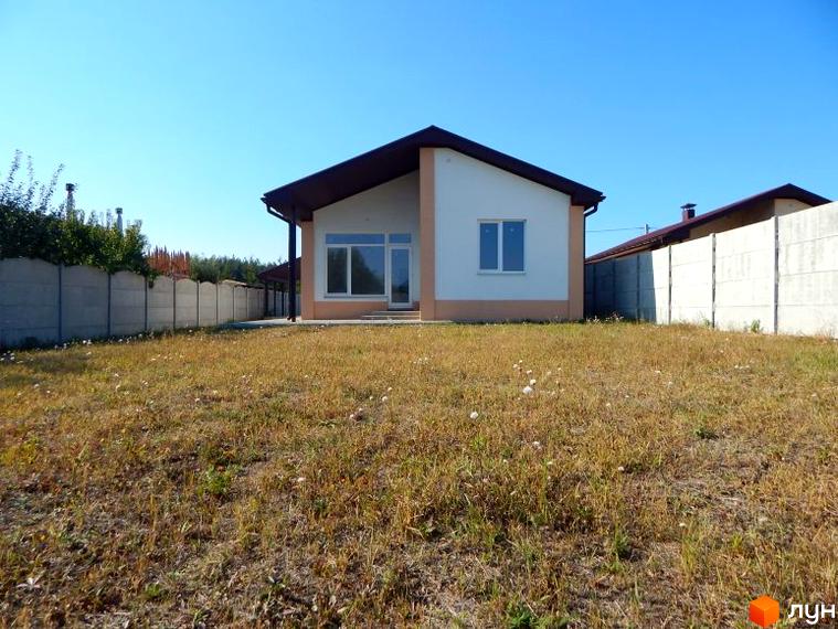 Одноповерховий будинок в Котеджне містечко Черкаські Тишки з великою прибудинковою територією та бетонним парканом.