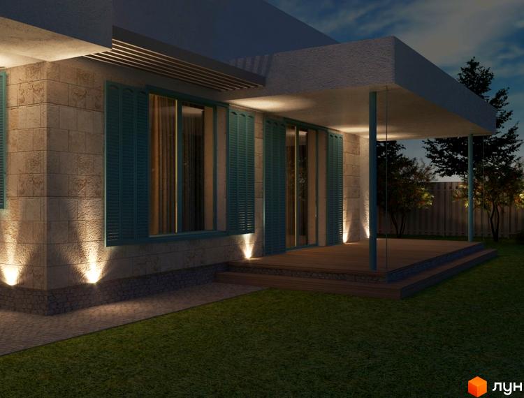 Котеджне містечко Чапаєвка: кам'яний будинок з бірюзовими віконницями та підсвічуванням фасаду, дерев'яна тераса та доглянутий газон.