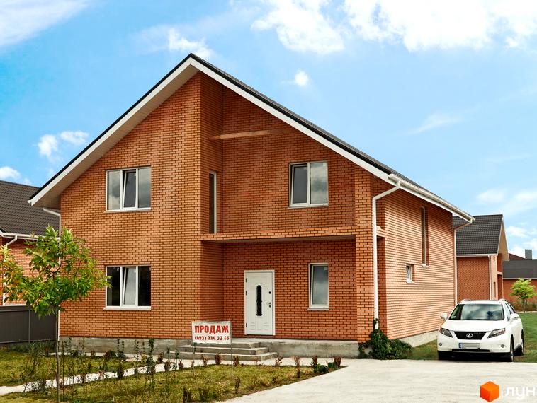 Котеджне містечко КМ Зоряний: цегляний будинок з білими вікнами та дверима, доглянута прибудинкова територія з деревом та газоном. Поруч припаркований білий автомобіль.