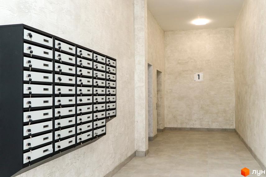 Комплекс Central House: сучасний дизайн фасаду та зручні поштові скриньки для мешканців. Ознайомтеся з плануваннями квартир.