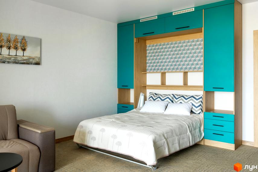 Дизайн спальні в житловому комплексі Арден Курортний з білим ліжком та бірюзовими шафами. Сучасне оздоблення стін та меблів.