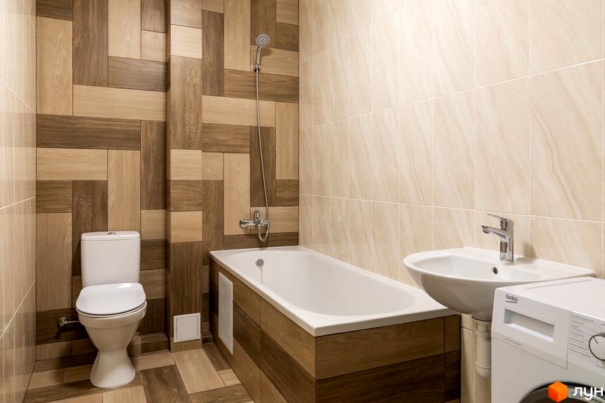 Ванна кімната з плиткою під дерево на стінах та підлозі, білою ванною, унітазом та раковиною. Поруч пральна машина.