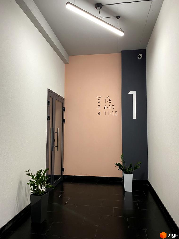 Вхідна група клубного будинку 