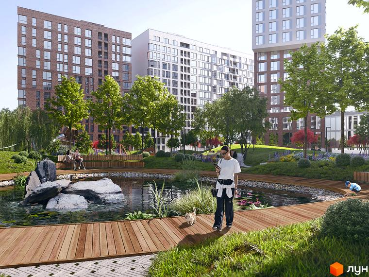 Багатоповерхові будинки Житловий комплекс LUCKY LAND з цегляними та світлими фасадами. Навколо облаштована територія з водоймою, зеленими насадженнями та дерев'яними доріжками.