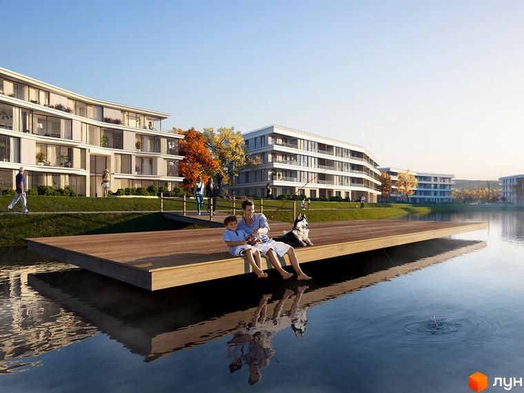 Житловий комплекс Park Lake City: сучасні багатоквартирні будинки з великими вікнами на березі озера. На прибудинковій території облаштований дерев'яний пірс для відпочинку.