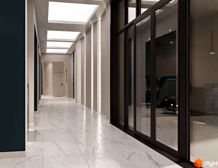 Коридор ЖК Посейдон з мармуровою підлогою та скляними дверима. Світлові панелі на стелі та двері в кінці коридору.