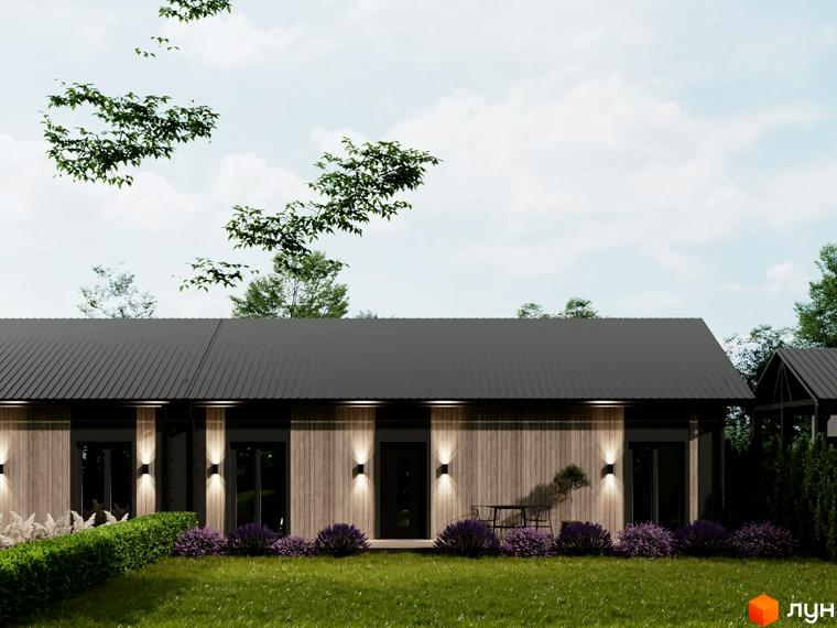 Котеджне містечко КМ NOVA ГУЦУЛЬЩИНА. Зовнішній вигляд будинку з дерев'яною обшивкою та темним дахом, прибудинкова територія з газоном та кущами.