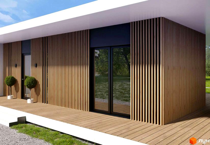 Будинок з дерев'яним фасадом та панорамними вікнами в Котеджному містечку Module House Polyana. На терасі висаджені декоративні рослини, газон з гравієм.