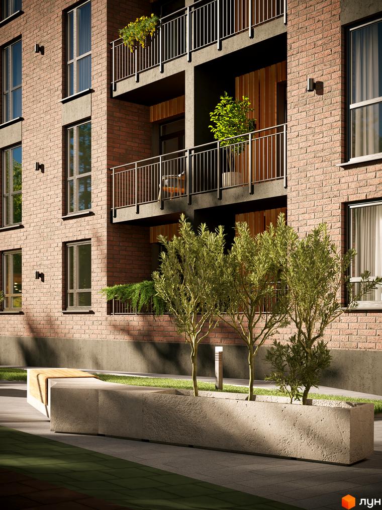 Зовнішній вигляд будівлі житлового комплексу SVOЇ PARKHOUSE з цегляними стінами, балконами та рослинами на прибудинковій території з лавкою та деревами.