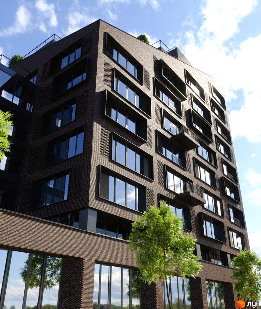 Висотна будівля ЖК MAVERICK з темної цегли з великими вікнами. На території є дерева та зелені насадження, що створюють приємну атмосферу.