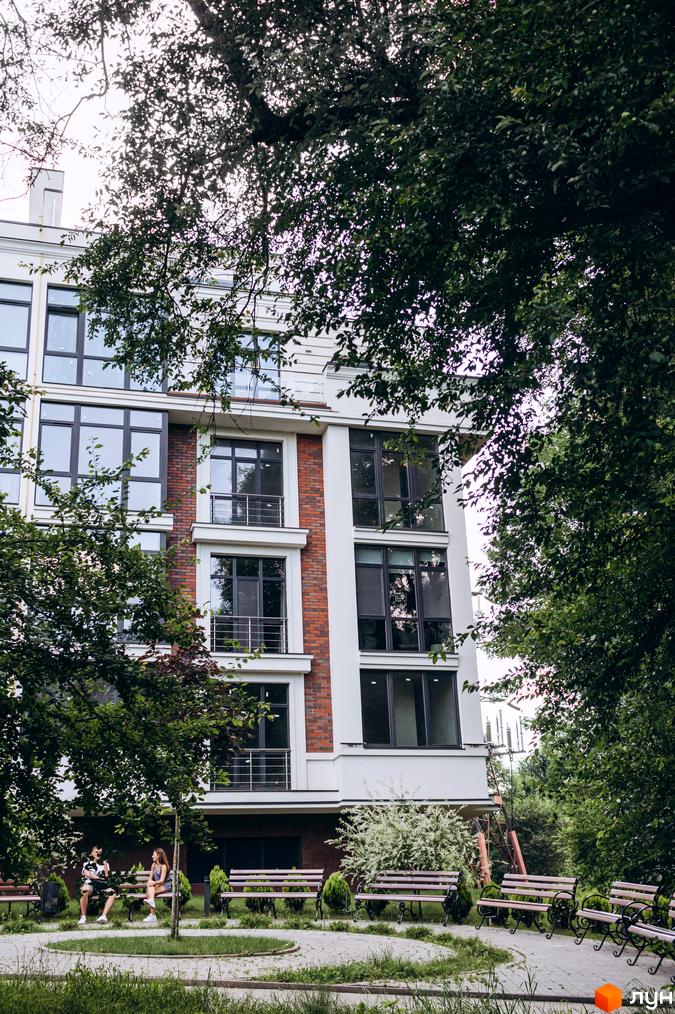 Зовнішній вигляд будівлі житлового комплексу Rezydencja „Zalizna Voda