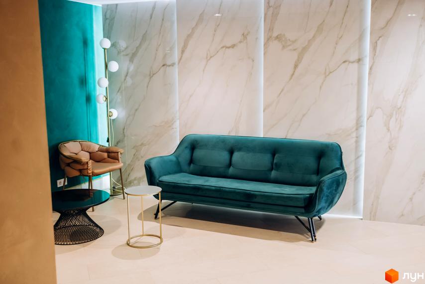 Інтер'єр вітальні в клубному будинку Rezydencja „Zalizna Voda