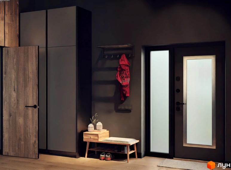 Котеджне містечко КМ Greenhill chalet. Передпокій з дверима, шафою та лавкою для взуття.