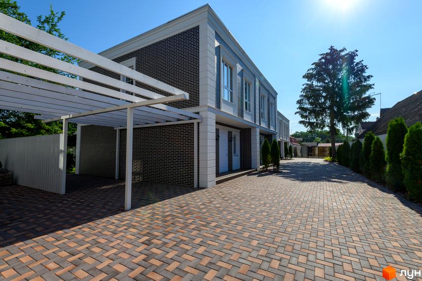 Feofaniya Home - це новий житловий комплекс з сучасними таунхаусами, розташований на доглянутій прибудинковій території з бруківкою та зеленими насадженнями.