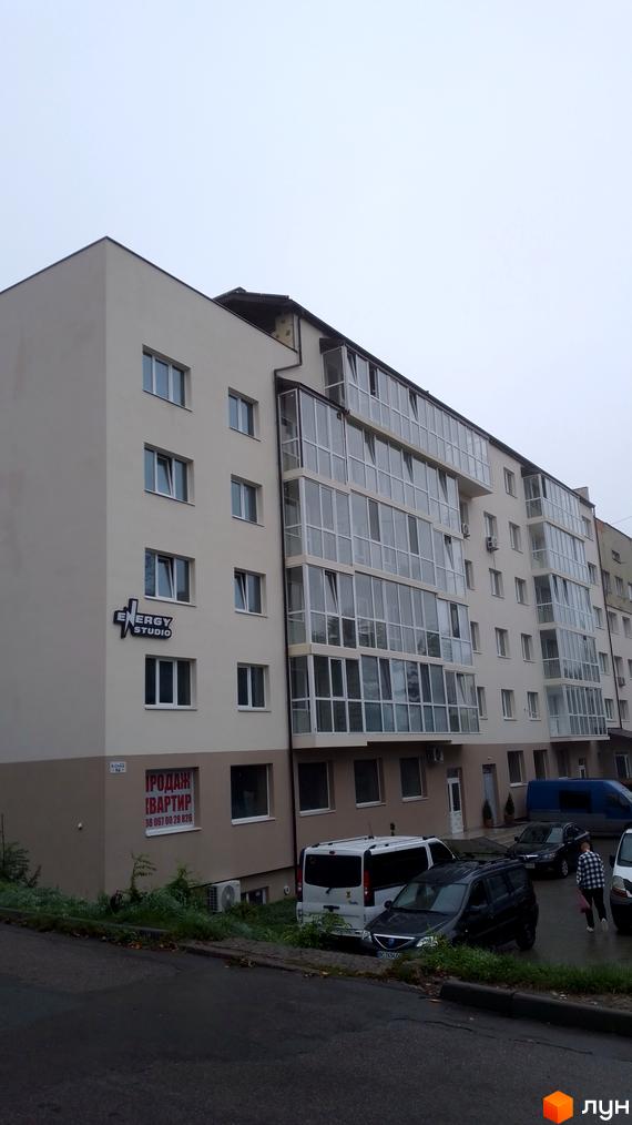 Енерго студіо - це житловий комплекс з панорамними вікнами та заскленими балконами. Біля будинку розташовані паркувальні місця та зелені насадження.