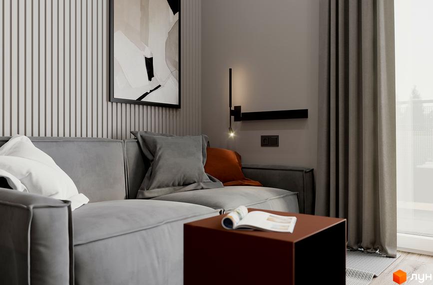 Інтер'єр кімнати з сірим диваном, картиною на стіні та коричневим столиком. Світильник на стіні та штори додають затишку.